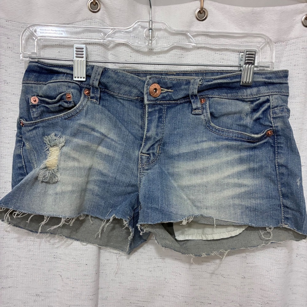 Refuge Women Blue Distressed Denim Shorts Size 5 Low Rise Frayed Hem